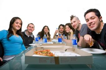 https://cf.ltkcdn.net/teens/images/slide/131612-425x282-Teen_Pizza_Party.jpg