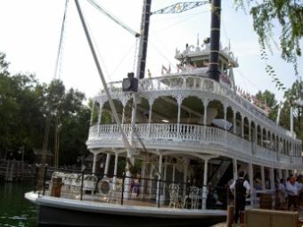 The Mark Twain Riverboat, just one attractive ride at Disney.