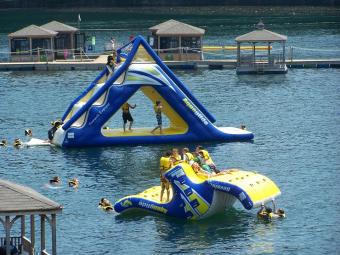 Kids playing in water at Brownstone Water Park