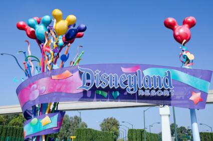 Entrance to Disneyland; © Groovychick69 | Dreamstime.com