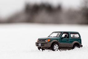 Toy Range Rover in snow