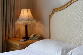 Hotelroom.jpg