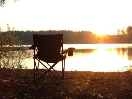 Sunrise_at_lake.jpg
