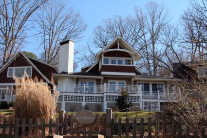 Bed and Breakfast Inn; © Beth Mclean | Dreamstime.com