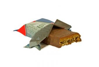 protein bar in wrapper