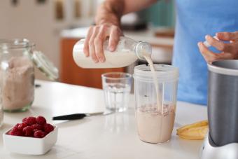 making protein shake using almond milk