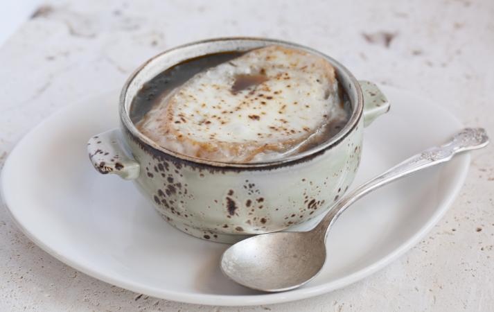 Vegan french onion soup in crock
