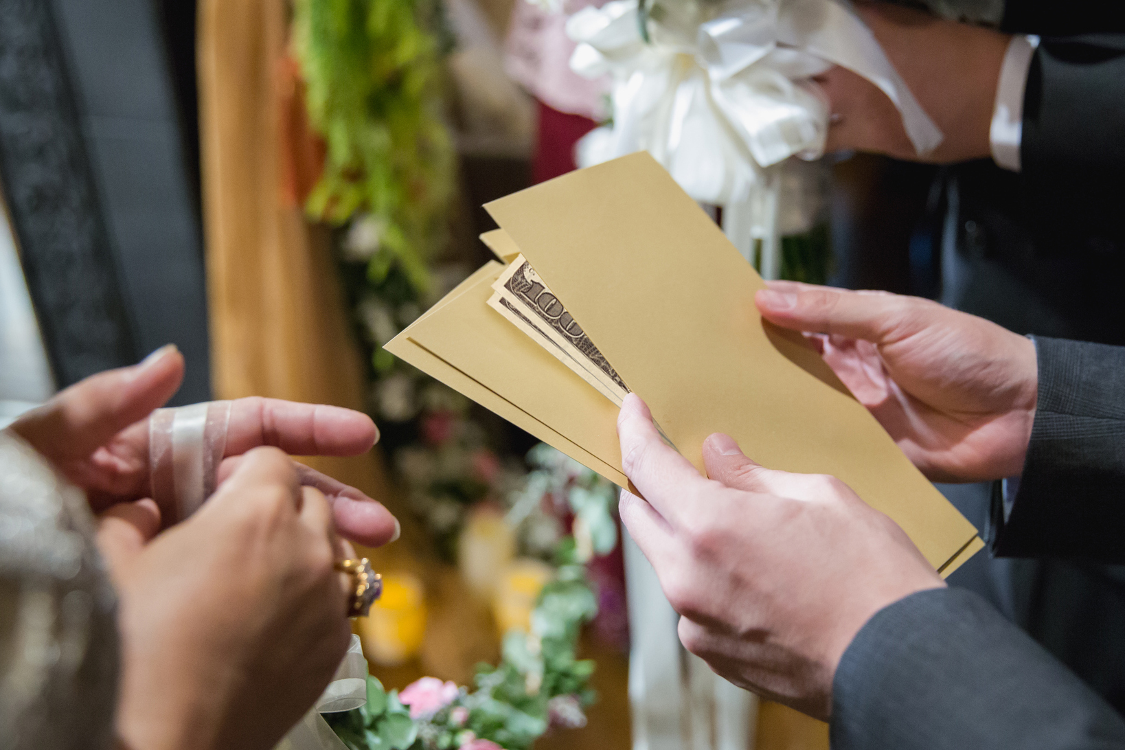 Determining Appropriate Cash Gifts For A Wedding Lovetoknow