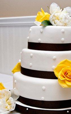 Pictures of Black and White Wedding Cakes | LoveToKnow Formal weddings with black and white colors are elegant affairs