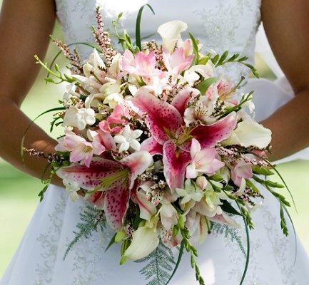 Pink Wedding Bouquets | LoveToKnow Pink Wedding Bouquets | LoveToKnow