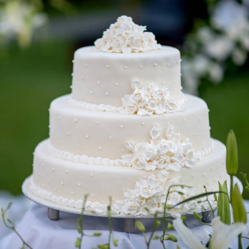 Images of ThreeTier Wedding Cakes LoveToKnow