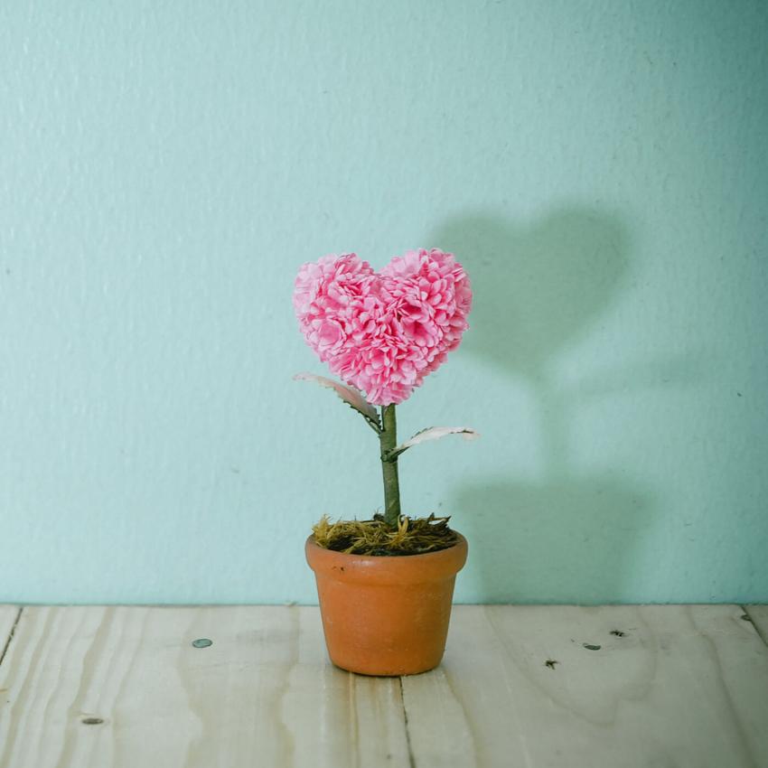 17 Valentine's Day Wedding Centerpieces to Inspire You LoveToKnow