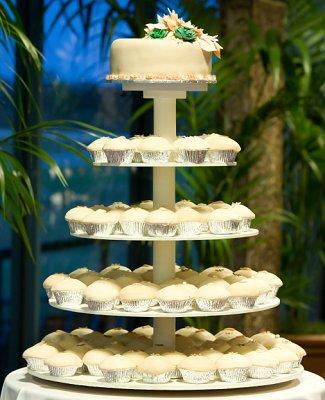 white wedding cupcakes