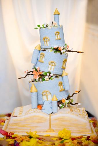 https://cf.ltkcdn.net/weddings/images/slide/106572-566x848-Amazing-Themed-Cake.jpg