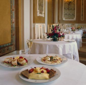 champagne brunch table settings