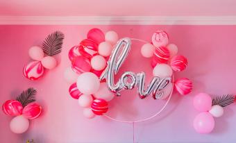 Love balloon wall decoration for wedding