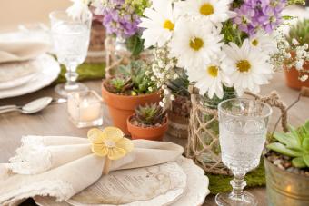 Casual daisy centerpiece