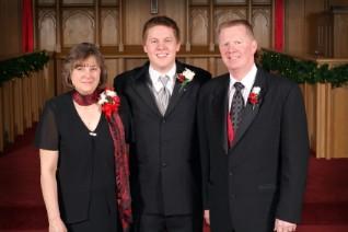 groom and his parents
