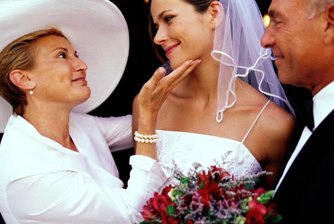 mother and daughter at wedding