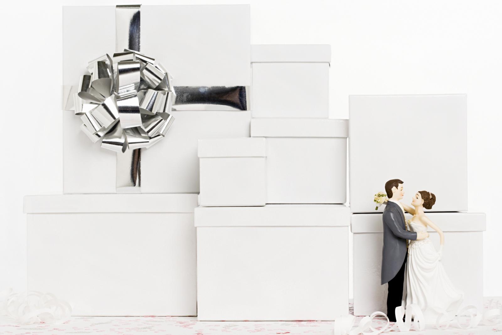 Wedding figurines and gifts