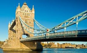 A spectacular view of London bridge