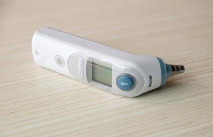 Medical ear thermometer