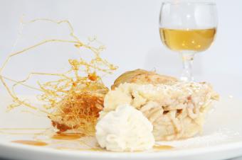 Apple pie with caramel, whipped cream and wine