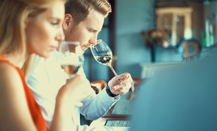 white wine tasting