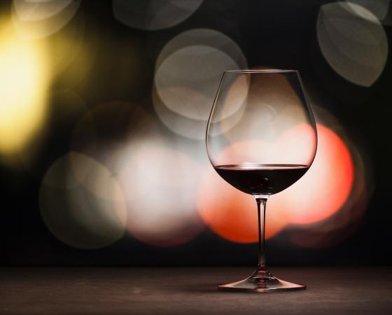 red wine balloon glass