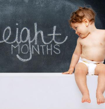 Let Your Little One Shine With Cute Monthly Milestone Photos