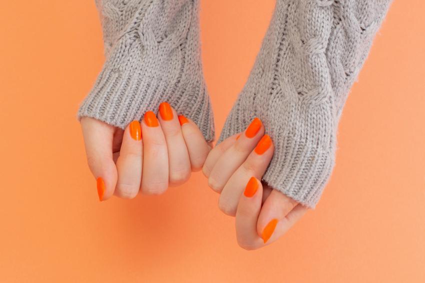 16 Orange Nail Ideas to Add Some Spice to Your Manicure