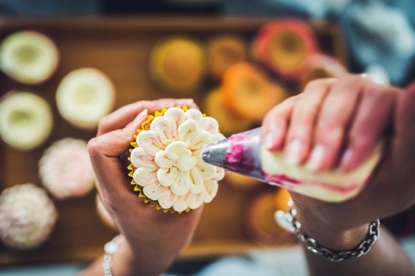 What to Do With Leftover Frosting 10 Sweet & Easy Ideas LoveToKnow