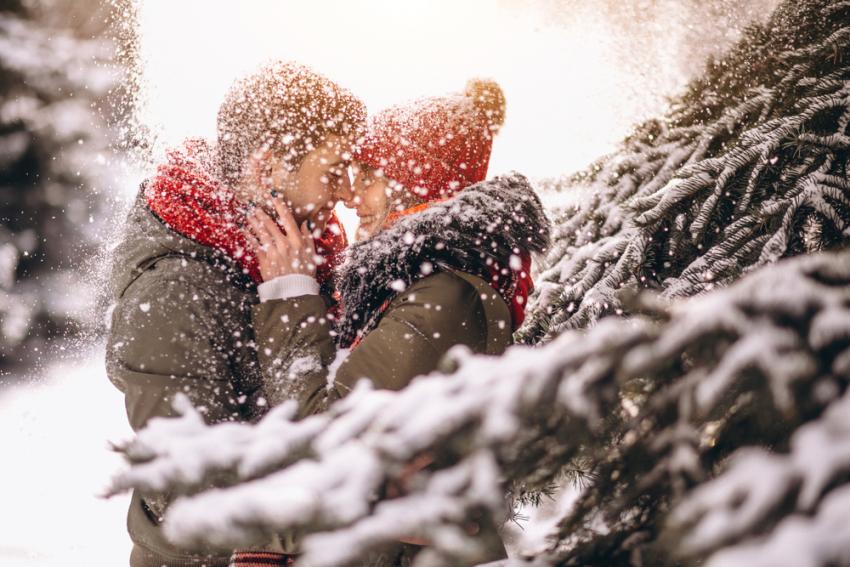 12 Winter Engagement Photo Ideas That Will Warm Your Heart | LoveToKnow