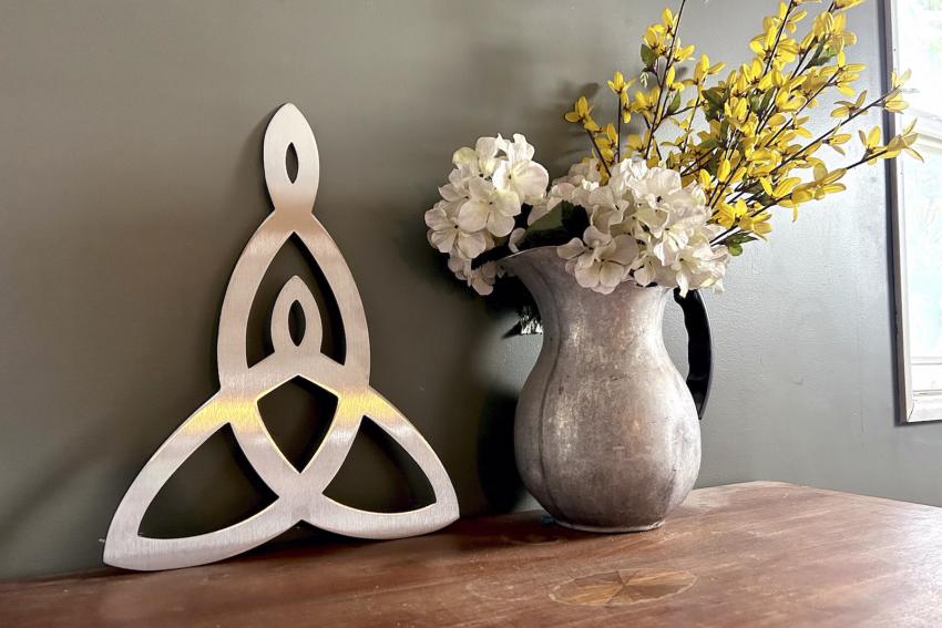 9 Meaningful Motherhood Symbols to Represent Protection & Connection ...