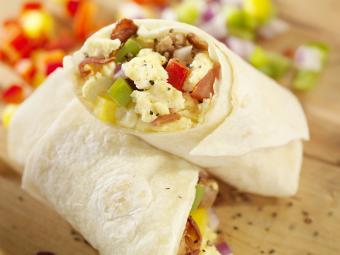 https://cf.ltkcdn.net/www/images/slide/344318-850x638-breakfast-burrito-157650059.jpg