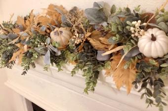 14 Fall Mantel Decor Ideas for Harvest Time & Spooky Season