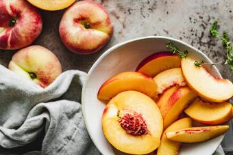 https://cf.ltkcdn.net/www/images/slide/346279-850x566-ripe-peaches-1263891885.jpg