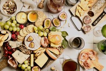 16 Warm & Seasonal Ideas for a Fall Charcuterie Board