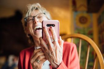 https://cf.ltkcdn.net/www/images/slide/346927-850x566-senior-woman-laughing-1296222665.jpg