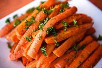 https://cf.ltkcdn.net/www/images/slide/347213-850x568-glazed-carrots-1151774437.jpg