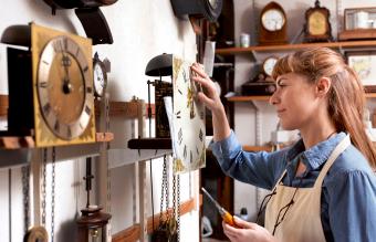 https://cf.ltkcdn.net/www/images/slide/347352-850x547-woman-fixing-antique-clock-524663905.jpg