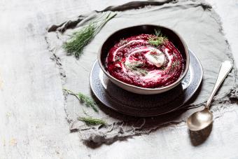 https://cf.ltkcdn.net/www/images/slide/347514-850x567-beetroot-soup-1311075162.jpg