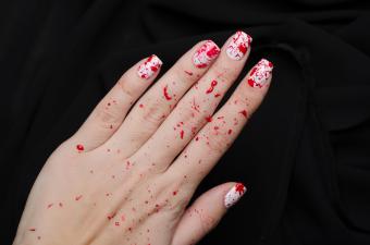 https://cf.ltkcdn.net/www/images/slide/347769-850x563-bloodyhalloweennails-1282113803-%281%29.jpg