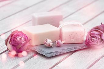 https://cf.ltkcdn.net/www/images/slide/348782-850x567-rose-soap-1124702205.jpg