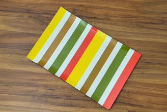 https://cf.ltkcdn.net/www/images/slide/360764-850x566-vintage-1960s-striped-melamine-platter.jpeg