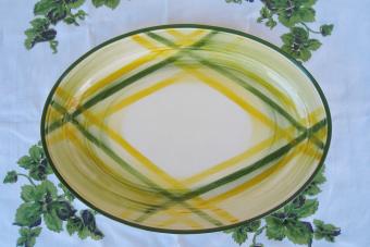 https://cf.ltkcdn.net/www/images/slide/360769-850x566-vernon-ware-gingham-plattergreen.jpeg