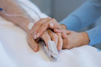 https://cf.ltkcdn.net/www/images/slide/360814-850x566-sick-person-hospital_721480087.jpg