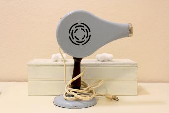 https://cf.ltkcdn.net/www/images/slide/360874-850x566-Vintage-Hair-Dryer_1583592877.jpg