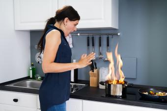https://cf.ltkcdn.net/www/images/slide/360889-850x566-fire-kitchen-pot_1754978972.jpg