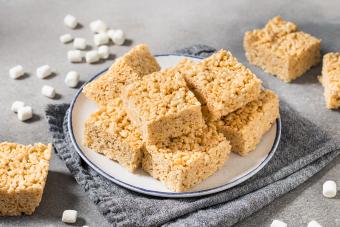 https://cf.ltkcdn.net/www/images/slide/360940-850x566-rice-crispy-cereal-treat_2591605169.jpg
